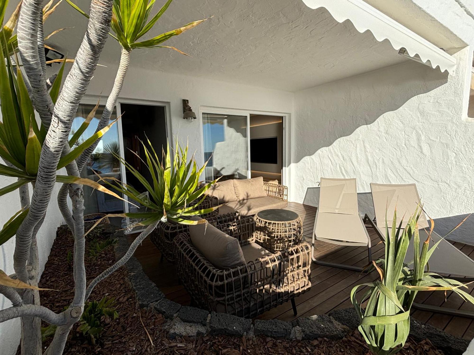 Costa Teguise Luxury First Line Apartment Exterior photo